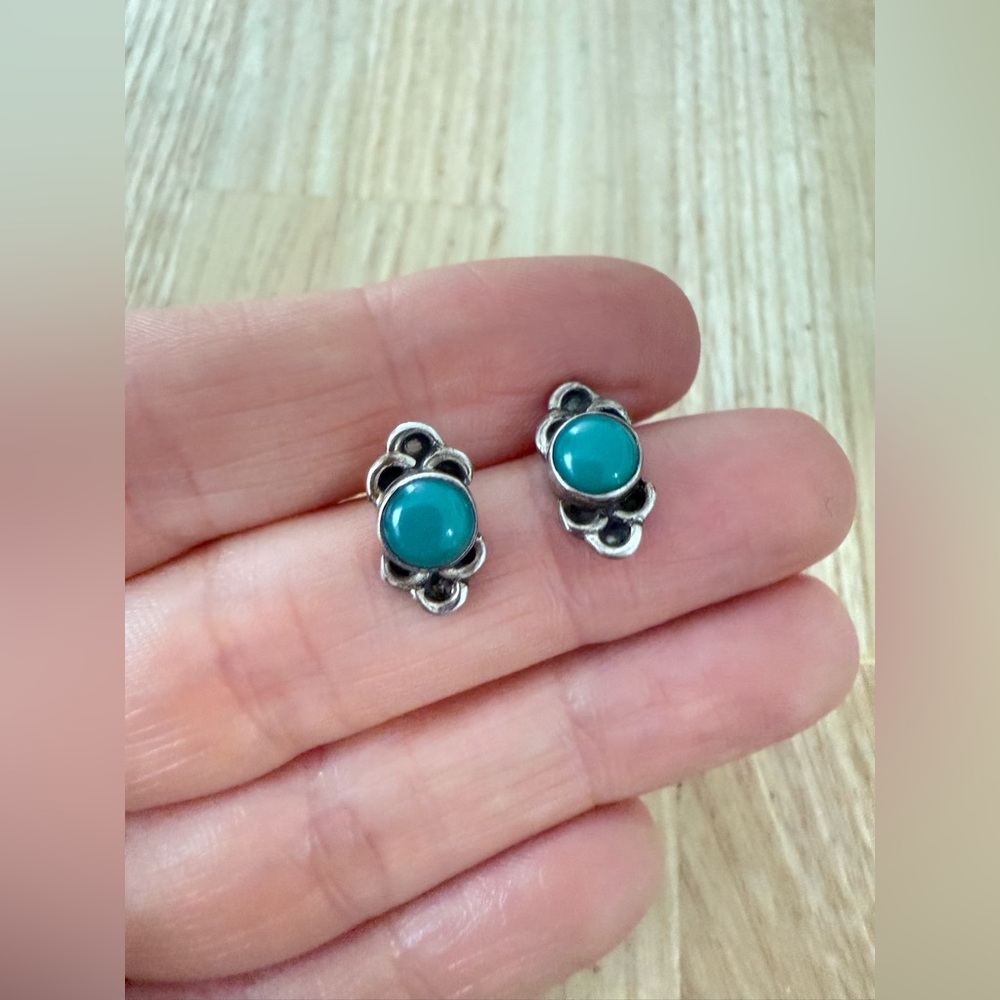 Vintage 925 sterling silver teal stone post earrings